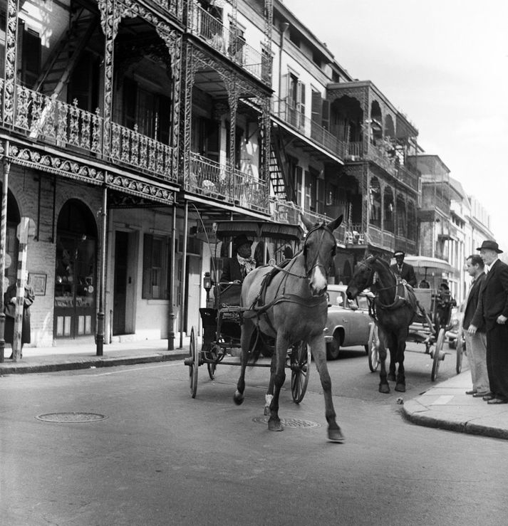 Götumynd frá New Orleans frá þeim tíma þegar John Kennedy Toole var að vaxa úr grasi.