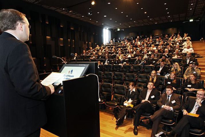  Gylfi Magnússon viðskiptaráðherra opnaði sprotaþingið í gær en þar kynntu sex íslensk fyrirtæki starfsemi sína.  
Fréttablaðið/anton