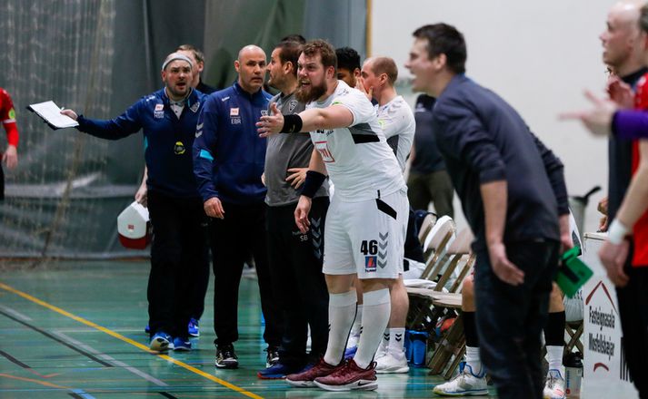 Þetta hefur verið erfitt haust fyrir Kára Kristjánsson og félaga í ÍBV-liðinu.