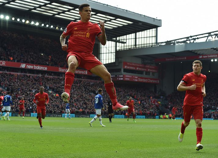 Philippe Coutinho stekkur hæð sína í loft upp eftir að hafa komið Liverpool í 2-1 gegn Everton.