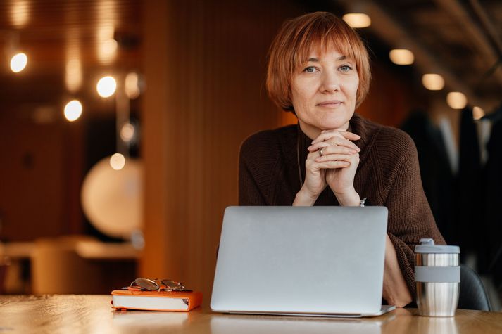 Það skyldi þó ekki vera að reynsla kvenna muni verða þeim sérstaklega til framdráttar á gjörbreyttum vinnumarkaði framtíðarinnar? Meðal annars aðlögunarhæfni og fleira, sem fylgir konum sérstaklega, s.s. vegna barneigna, að sjá um þriðju vaktina og fleira.
