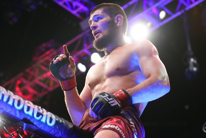 Khabib Nurmagomedov vantar hjálp.