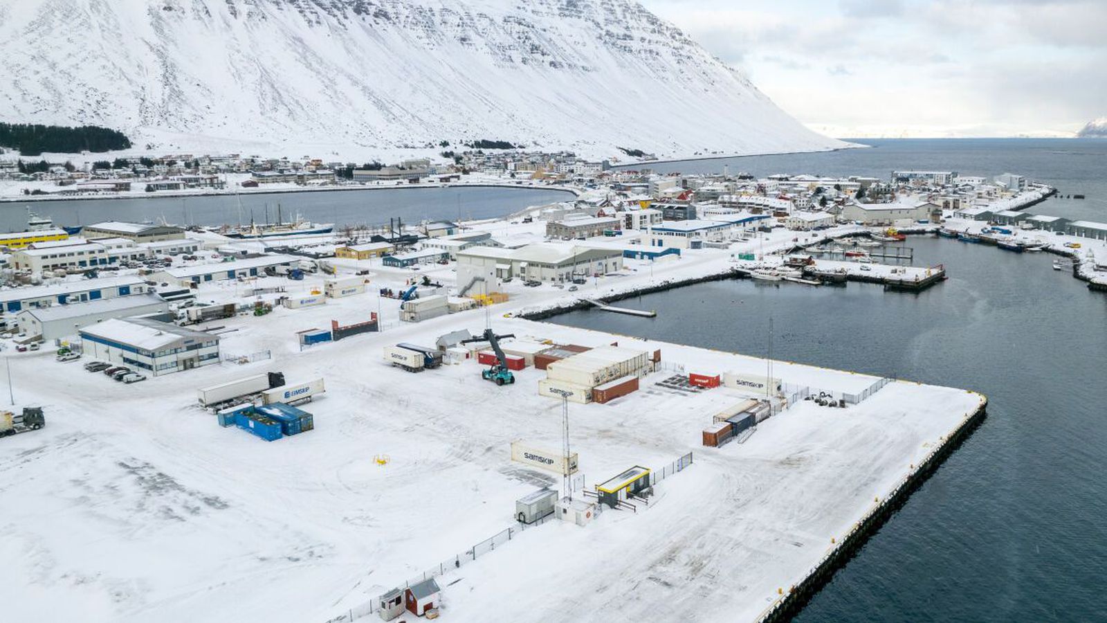 At­vinnu­húsnæði á Ísa­firði rýmt eftir snjó­flóð