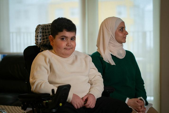 Yazan ásamt móður sinni, Feryal Aburajab Tamimi.