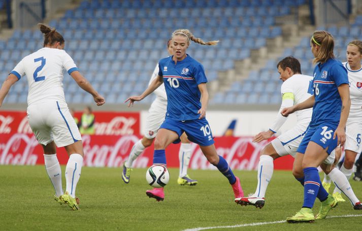 Dagný Brynjarsdóttir í leik með íslenska landsliðinu.