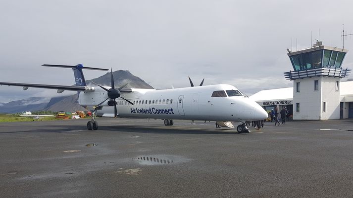 Bombardier Q400 flutti hóp erlendra ferðamanna til Hornafjarðar í morgun.