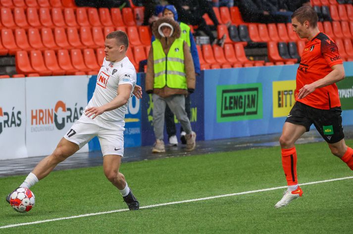 Oliver Heiðarsson með boltann í leik með ÍBV.