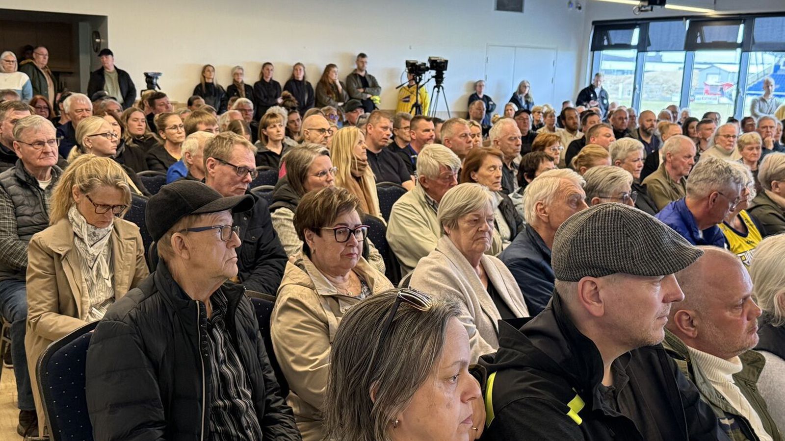 Krefjast þess að stjórn­völd standi ekki í vegi endur­reisnar