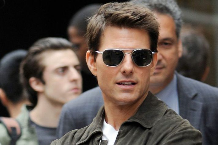 Tom Cruise er byrjaður að vinna á ný, eftir stutt hlé.