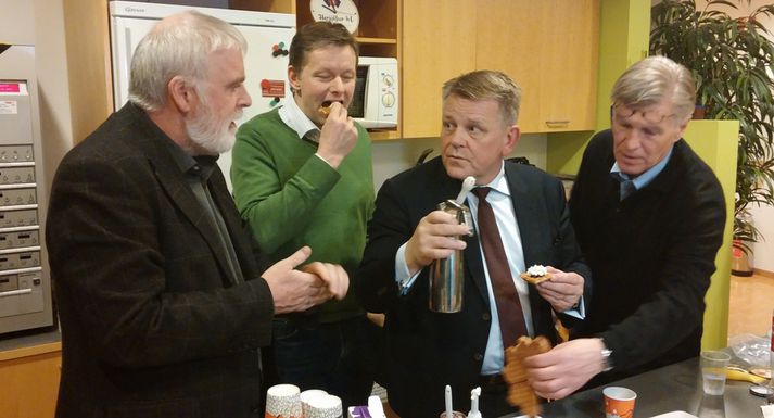 Kjarasamningarnir undirritaðir. Formaðurinn Bárunnar er ósáttur við nýja kjarasamninga.