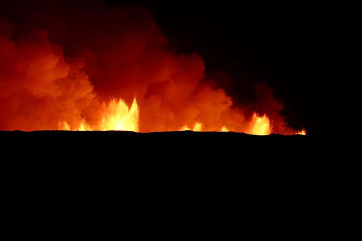 Fólk er varað við að fara nálægt gosinu.