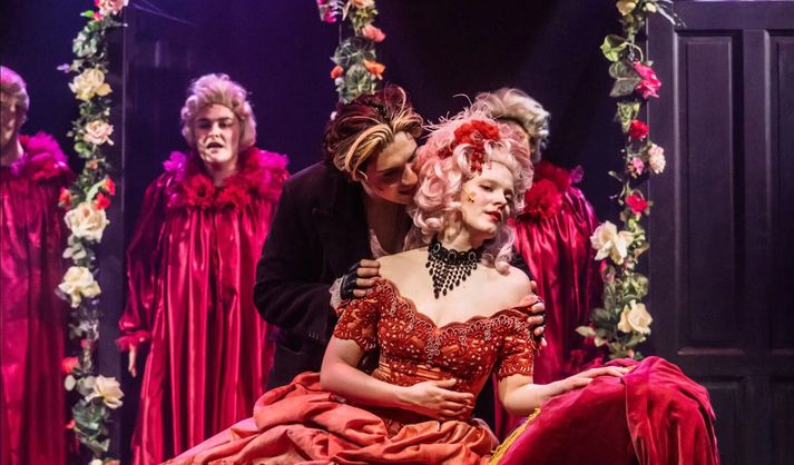 Birtingur reynir að vinna ást sína, Kúnígúnd, á sitt band.