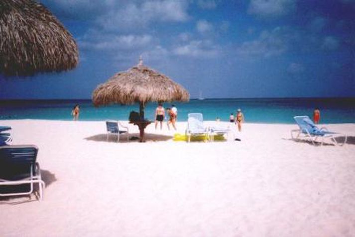 Aruba: Þekkt skattaparadís og ferðamannastaður.