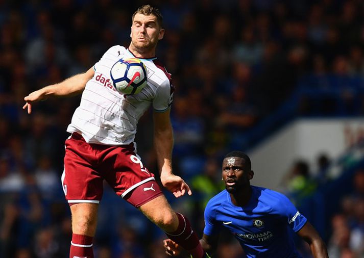 Sam Vokes átti frábæran leik gegn Chelsea.