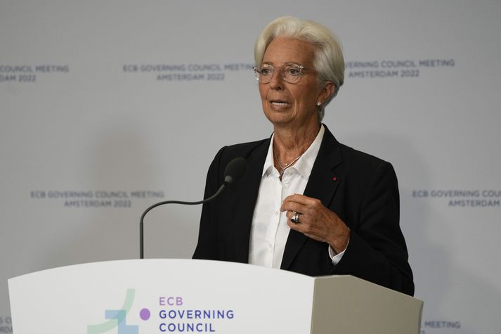 Christine Lagarde, seðlabankastjóri Evrópu, segir verðbólguna vega sífellt þyngra.