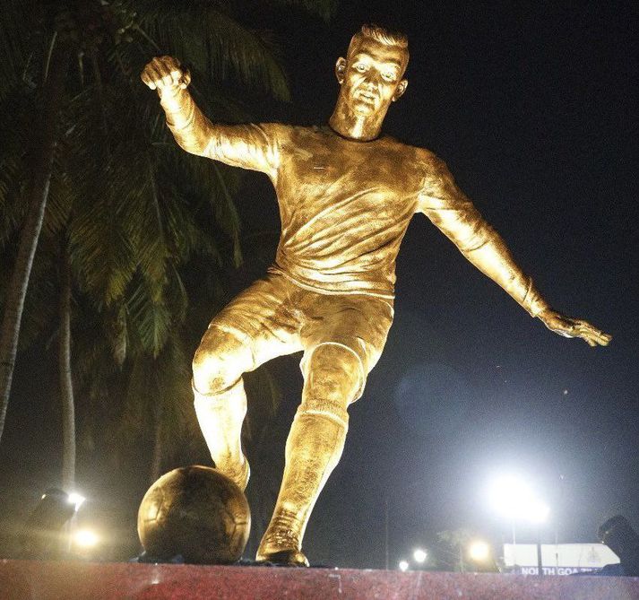 Styttan af Cristiano Ronaldo í Goa á Indlandi í öllu sínu veldi.