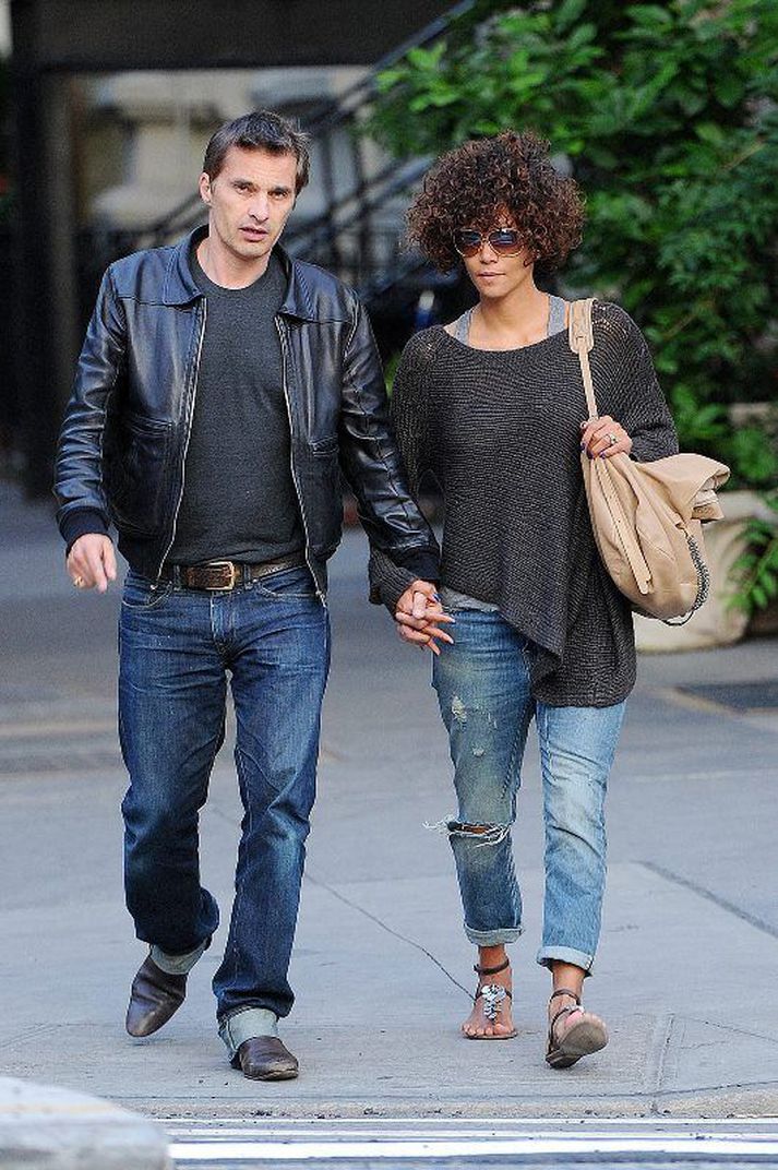Halle Berry og eiginmaður hennar, franski leikarinn Olivier Martinez, eignuðust son á laugardag.