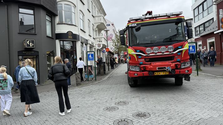 Slökkvliðið er að störfum á vettvangi.