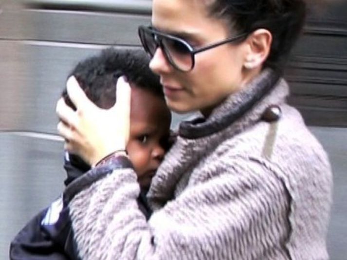 Sandra Bullock og Louis. MYNDIR/Cover Media