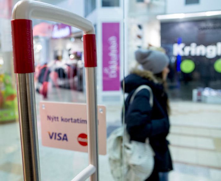 Velta í fataverslun í október var minni nú en í sama mánuði í fyrra.