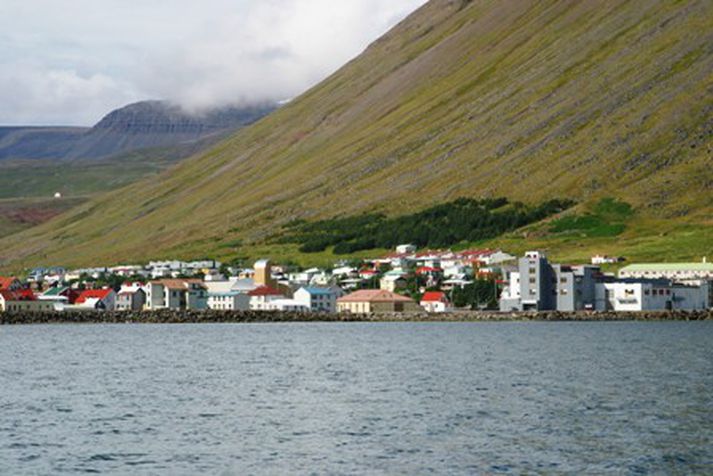 Hnífamanni sleppt á Ísafirði.