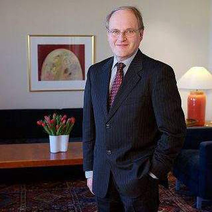 Johnny Åkerholm, forstjóri Norræna fjárfestingarbankans, segir að alls ekki hafi verið skrúfað fyrir lánveitingar til Íslands. Meiri áhætta fylgi nú lánum hingað til lands og það skýri hækkun vaxta.