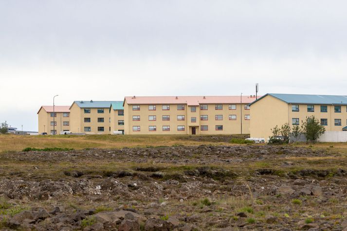 Fólkið var handtekið á Ásbrú í Reykjanesbæ.