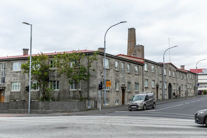 Samkvæmt heimildum fréttastofu átti árásin sér stað á gatnamótum Hofsvallagötu og Hringbrautar.