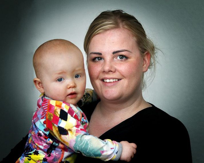 Ellen Kristjánsdóttir með níu mánaða dóttur sína, Auði Lilju.