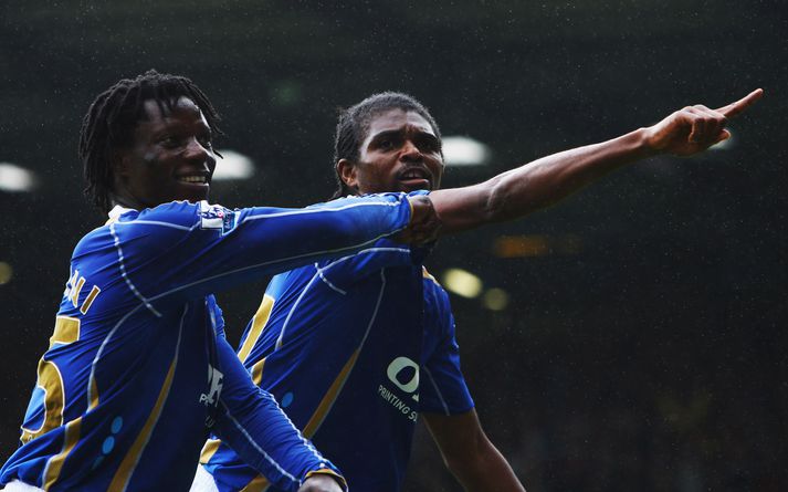 Nwankwo Kanu og Benjani Mwaruwari. fagna hér marki þess fyrrnefnda fyrir Portsmouth gegn Bolton í dag.