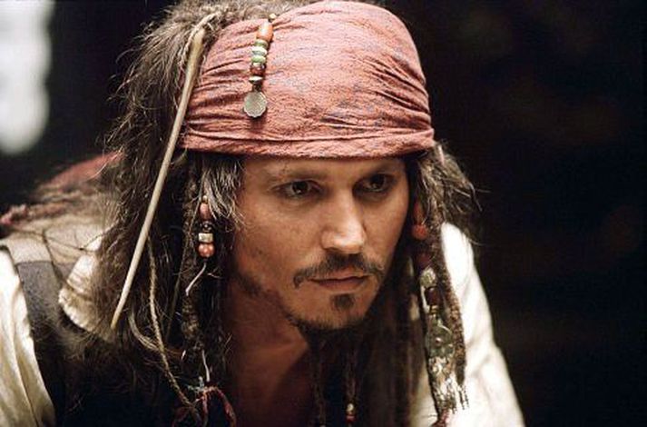 Depp klæddist sem sjóræninginn Jack Sparrow til að kæta veik börn.