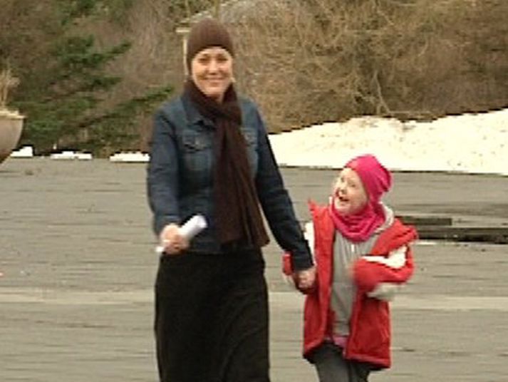 Unnur Helga Óttarsdóttir formaður Félags áhugafólks um Downs-heilkenni ásamt dóttur sinni.