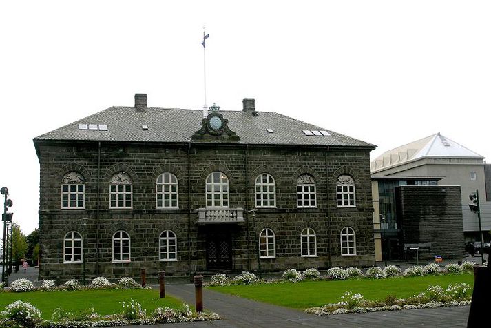 Alþingi Forstjóri Vinnumálastofnunar vill að velferðarráðuneytið beiti sér fyrir því að löggjafinn tryggi ótvíræða heimild til að taka áfram við nafnlausum ábendingum á netinu um bótasvik.Fréttablaðið/Pjetur