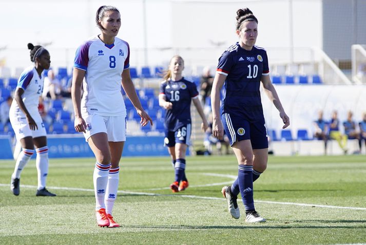 Sigríður Lára Garðarsdóttir einbeitt í leiknum við Skota í dag.
