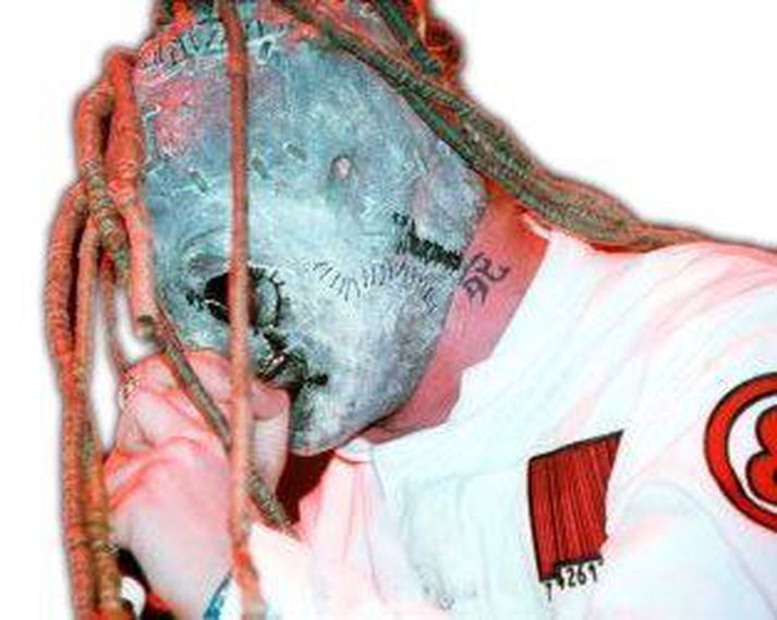 Taylor Slash og félagar í Velvet Revolver prófuðu að taka upp tónlist með Corey Taylor úr Slipknot. Efnið verður líklegast ekki gefið út vegna þess að Slash var ekki að fíla það.
