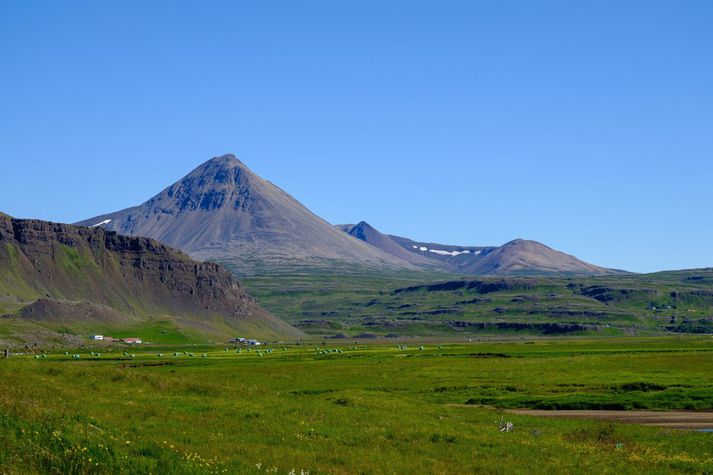 Gerð hefur verið krafa í eyjar og sker við Ísland. Innan þeirrar kröfu var krafa í tún í Borgarfirði sem heitir Kerlingarhólmi. Eigendur vilja skýringar á því frá yfirvöldum. Myndin er tekin í Borgarfirði. 