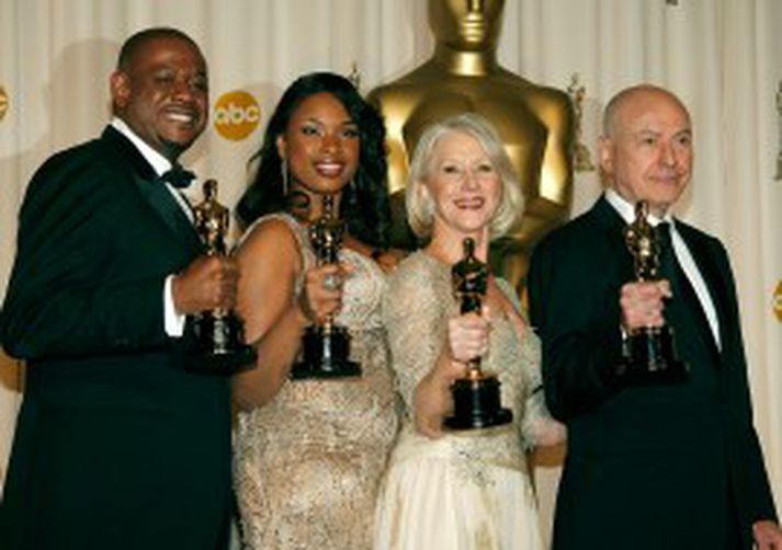 Verðlaunahafar gærkvöldsins með Óskarinn í hönd. Forest Whitaker, Jennifer Hudson, Helen Mirren og Alan Arkin.
