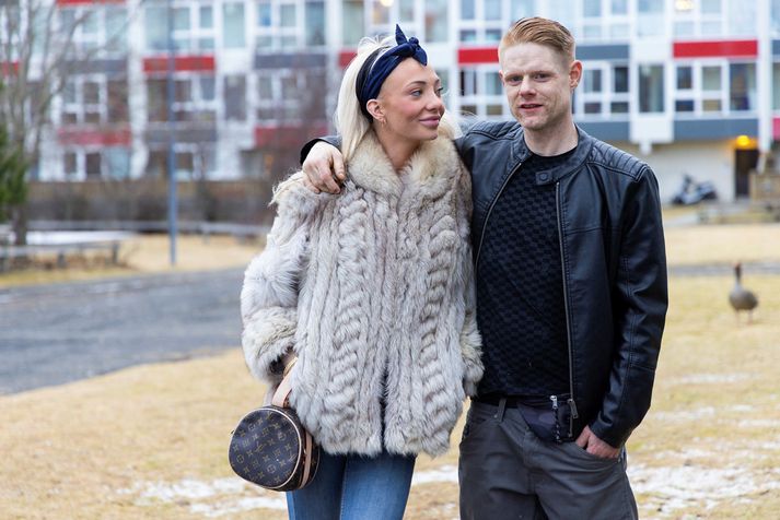 Kristján Markús Sívarsson og Birta Lind Hallgrímsdóttir standa saman að veðlánastarfseminni.