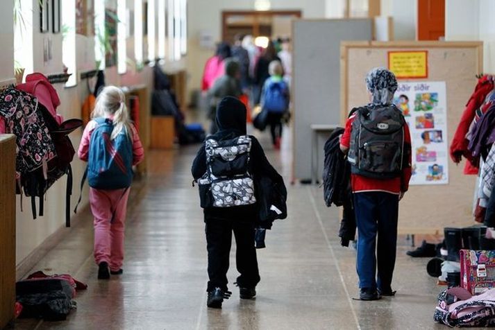 Prófið gefur kennurum upp nákvæma stöðu nemenda í hljóðkerfis og hljóðavitund, bókstafa og hljóðaþekkingu og málskilningi og orðaforða.