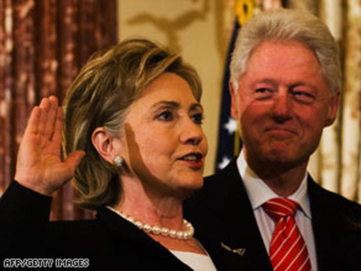Hillary Clinton sver embættiseiðinn í gær.