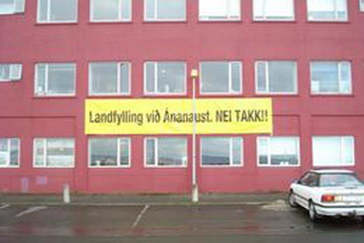 Íbúar hafa lengi barist geng landfyllingunni við Ánanaust.