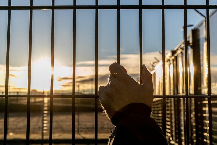 Fólkið hefur sætt gæsluvarðhaldi á Hólmsheiði frá 16. september á meðan málið hefur verið til meðferðar hjá lögreglu og dómstólum.