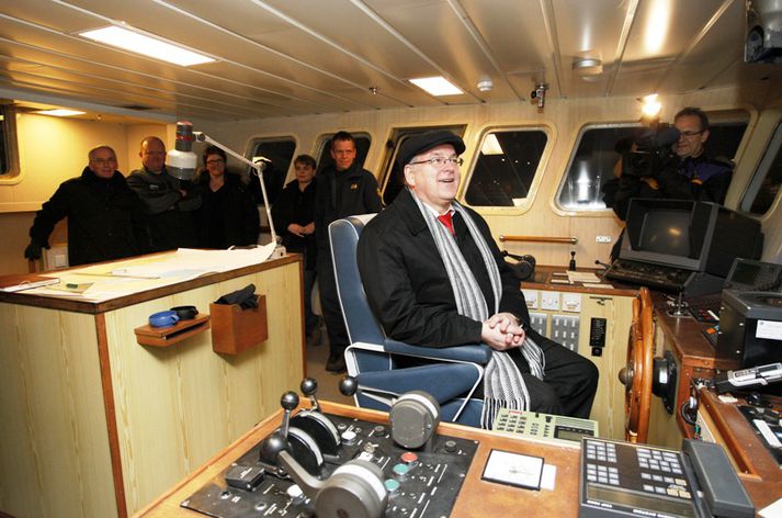 Kristján L. Möller í sæti skipstjórans.