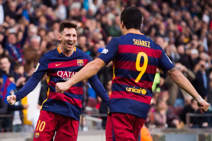 Messi og Suárez fagna marki þess fyrrnefnda.
