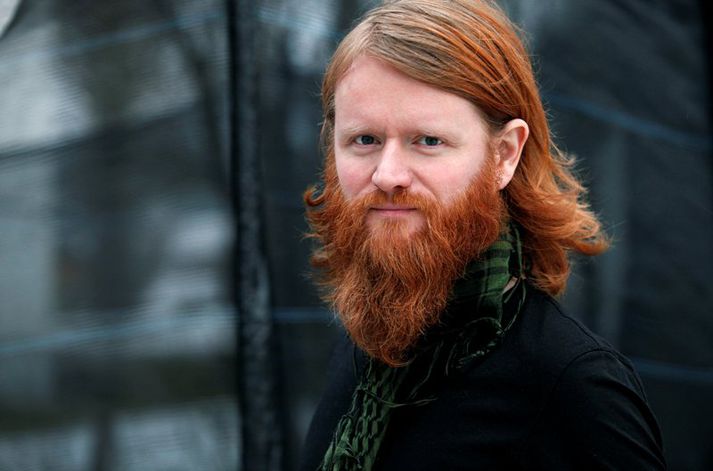 Pétur Örn byrjaði að safna skeggi fyrir söngleikinn hárið síðasta sumar.
