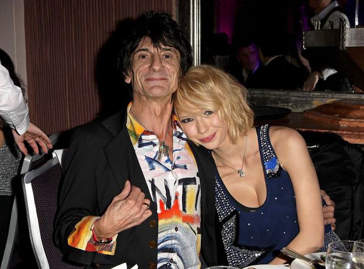 Stormasamt samband. Ronnie Wood var handtekinn fyrir að hafa ráðist á kærustu sína.