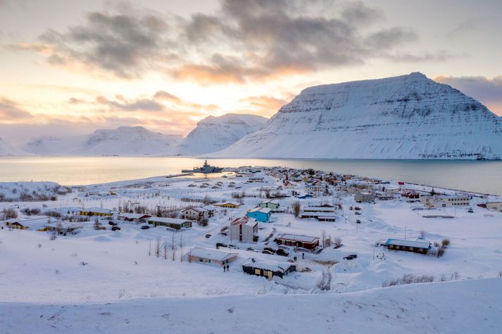 Íbúar á Flateyri koma saman í Flateyrarkirkju klukkan 15:00 í dag. 