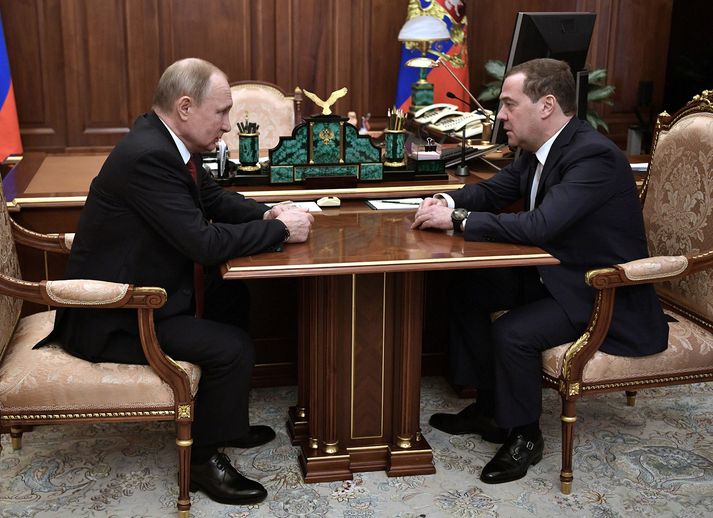 Vladimir Pútín og Dimitry Medvedev.