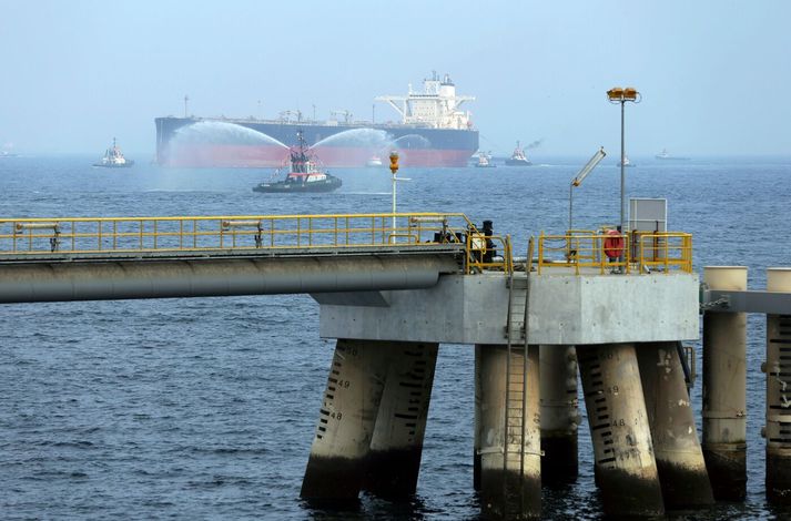 Olíuflutningaskip undan ströndum Sameinuðu arabísku furstadæmanna. Tillaga Ómanna er studd af ráðamönnum ríkja við Persaflóa.