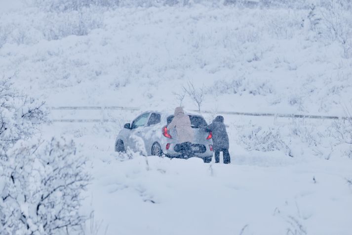Biðlað er til ökumanna að sýna aðgát.
